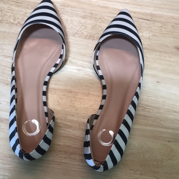 New WB Woman’s Journee Collection Black and White Striped Women's Flats - Picture 5 of 6
